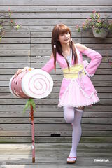 组图：许雅涵化身萌侠女 代言美国线上游戏