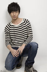 组图：成毅写真阳光轻松活力十足