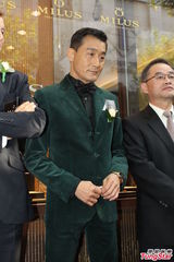 组图：梁家辉沪上吸金 私下被彭于晏叫“爹地”