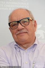 组图：威尼斯地平线单元评委团室外亮相