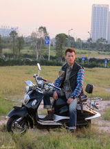 组图：《远大前程》是安帅气摩托车剧照显不羁