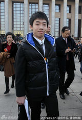 冯小刚张国立两会谈笑风生 宋丹丹独自现身(图)