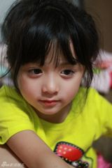 组图：5岁小萝莉走红微博 小天使萌化网友心