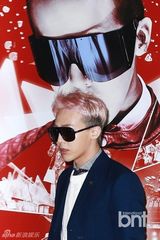 组图：韩星GD出席个唱3D电影试映会显时尚