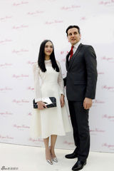 组图：姚晨产后苗条亮相 白裙披发获男士青睐