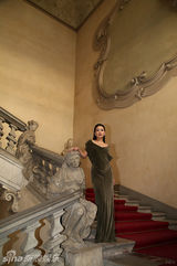 组图：孙敬媛复古亮相米兰时装周