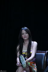 组图：《倾城之泪》周冬雨希望另一半是多啦A梦