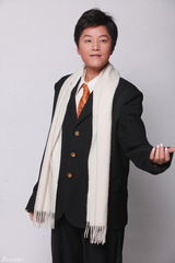 组图：何炅谢娜上演人间四月天 戴军变莎士比亚