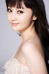 高清组图：姚笛清纯写真 精致面庞笑容灿烂