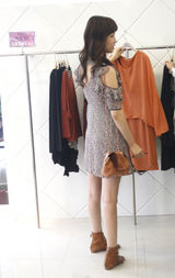 组图：韩星李多海豹纹混搭扫街购物