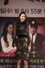 高清组图：李准基申敏儿出席《阿娘使道传》发布会