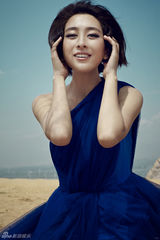 组图：马苏宝蓝色女神裙性感大气