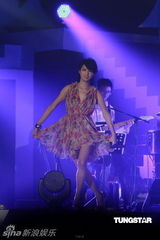 组图：音乐人赵增熹香港开唱 谢安琪官恩娜助阵