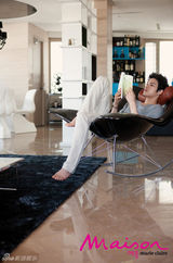 组图：JYJ在中拍杂志写真 曝私人空间干练时尚