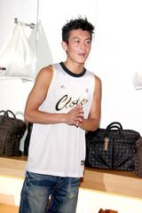 高清：陈冠希澄清分手传闻 新专辑将有新歌送女友