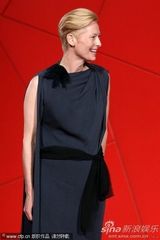 《黑色维纳斯》首映   奥斯卡女配角蒂尔达优雅捧场