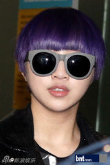 组图：少女时代KARA为赴K-POP演唱会亮相机场