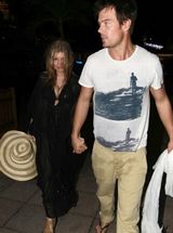 组图：黑眼豆豆主唱菲姬诞子 盘点夫妻恩爱照