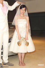 组图：陈怡蓉婚纱妩媚亮相 携手郭品超浪漫走秀