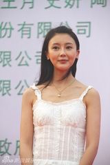 组图：《疯狂的GPS》开机 甘薇发布会庆生感动落泪