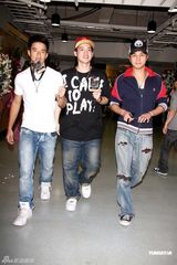 幻灯图：陈奕迅出席周杰伦小巨蛋个唱搞怪互动