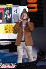 组图：神话李珉宇难忘炸鸡排 搞笑舞姿逗粉丝