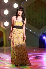 幻灯图：林峰唱歌演戏两不误 官恩娜推新歌人气增