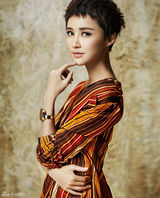 组图：张歆艺杂志封面曝光 利落短发诠释率真