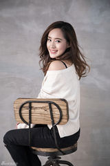 组图：王智写真还原真我本色 展标志性纯美微笑