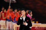 组图：陈坤春晚演唱《好久没回家》