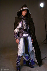 高清组图：韩庚代言网游 披铠甲武侠造型帅气