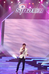 高清组图：新浪网络盛典 满江献唱《中华诵》