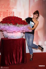 组图：丁当个唱40首情歌联唱 温升豪担任嘉宾