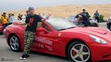 组图：吕颂贤驱车体验沙漠风情 收获旅行意义
