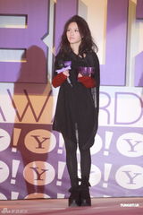 组图：中韩明星齐聚搜寻人气大奖颁奖礼  