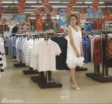 幻灯图:叶一茜苦战40度高温拍摄MV 半夜超市吃小吃 