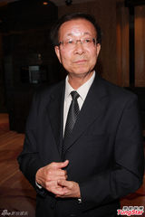 组图：TVB庆功宴大派红包 陈百祥无惧狗仔队