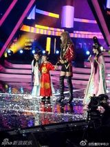 组图：张亮大咖秀再扮女人爆笑 天天化身贾宝玉