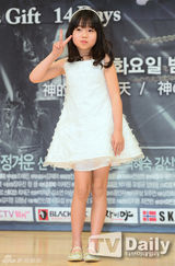 组图：《神的礼物》发布 人妻李宝英挑战演人母