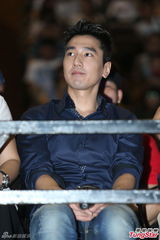 组图：林俊杰小巨蛋开唱 萧敬腾林志颖等助阵