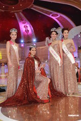 组图：2012港姐冠亚季军后台合影