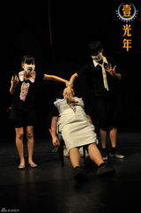组图：三拓旗剧社作品《壹光年》精彩剧照