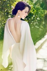 组图：石天琦午后漫步写真 散发迷人气质