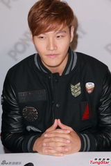 组图：金钟国女粉丝多惊讶 不敢挑战成龙甄子丹