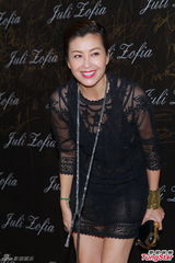 组图：刘嘉玲指王菲心情好 与李亚鹏仍是好友