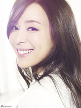 组图：张静初写真清新雅致 淡写如梦人生