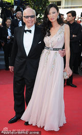 组图：邓文迪华服集锦 体现时尚品味