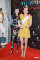 组图：应届亚姐出席颁奖礼 冠军冯雪冰想在港定居