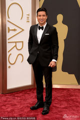 组图：86届奥斯卡红毯星光闪耀 高贵与奇葩并存