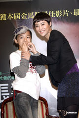 组图：毕晓海送郝蕾“第五张画” 祝“妈妈”骑金马